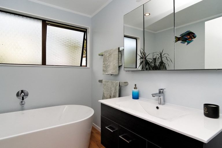 Photo of property in 2/6 Borich Road, Sunnyvale, Auckland, 0612