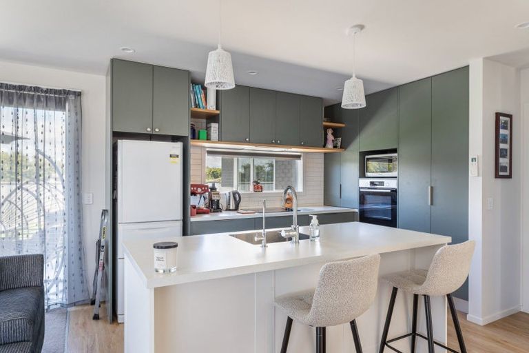 Photo of property in 6 Toutouwai Lane, Inglewood, 4330