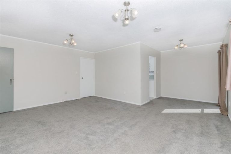 Photo of property in 1/13 Redwing Street, Browns Bay, Auckland, 0630