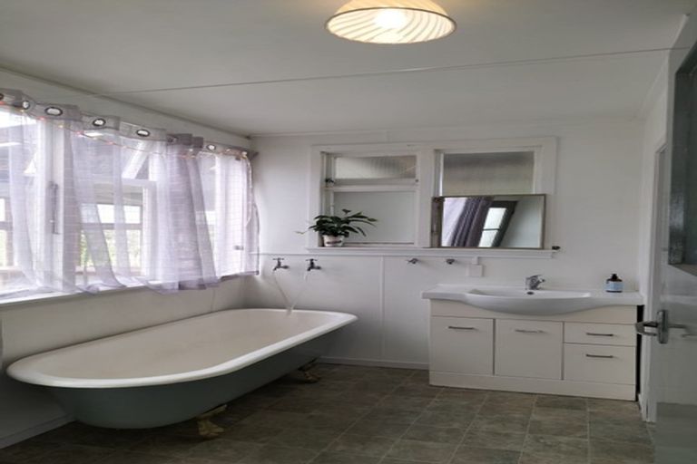 Photo of property in 161 Queen Street, Westport, 7825