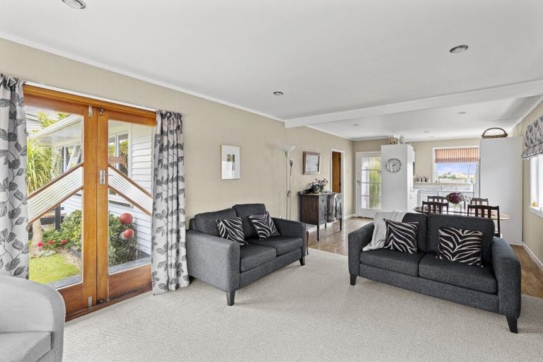 Photo of property in 230 Frankley Road, Frankleigh Park, New Plymouth, 4310