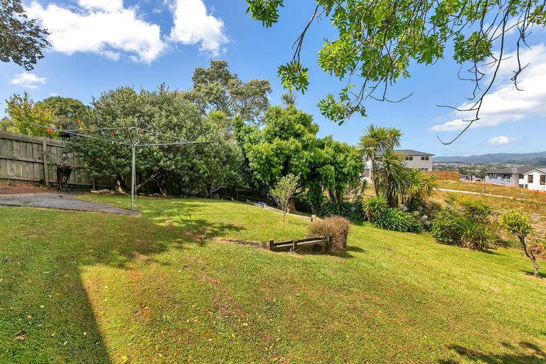 Photo of property in 4 Chamberlain Road, Massey, Auckland, 0614