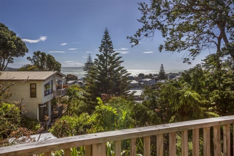Photo of property in 14 Grays Road, Plimmerton, Porirua, 5026
