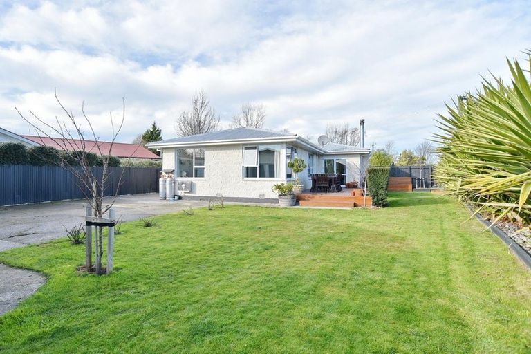 Photo of property in 11 Hannah Place, Redwood, Christchurch, 8051