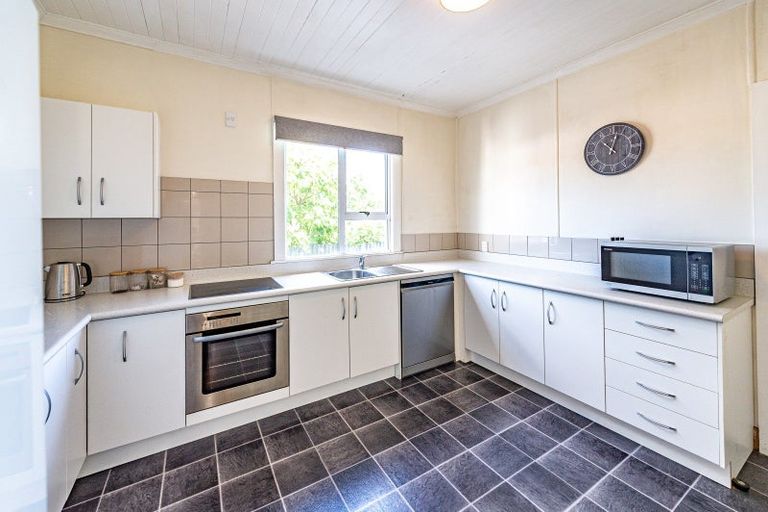 Photo of property in 16 Central Avenue, Gonville, Whanganui, 4501