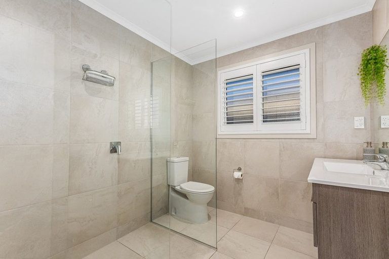 Photo of property in 86 Queen Charlotte Drive, Aotea, Porirua, 5024