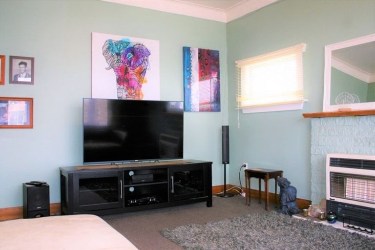 Photo of property in 6 Carlisle Street, Levin, 5510