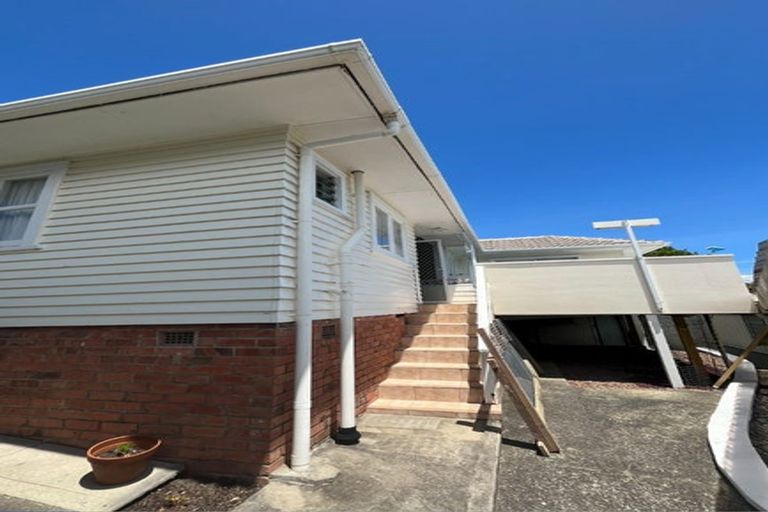 Photo of property in 22 Monarch Avenue, Hillcrest, Auckland, 0627