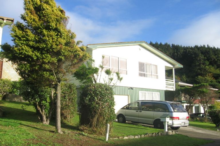 Photo of property in 46 Fyvie Avenue, Tawa, Wellington, 5028