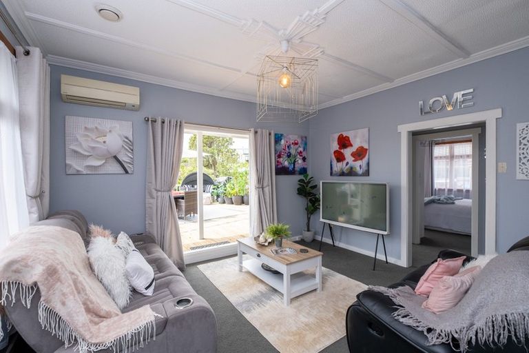 Photo of property in 48 Karina Road, Merrilands, New Plymouth, 4312