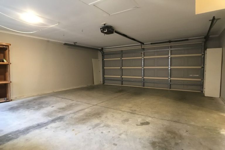 Photo of property in 16 Mcfetridge Place, Hillcrest, Auckland, 0627