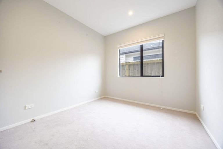 Photo of property in 15 Ropere Street, Kumeu, 0810