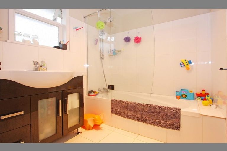 Photo of property in 67 Hobart Crescent, Wattle Downs, Auckland, 2103