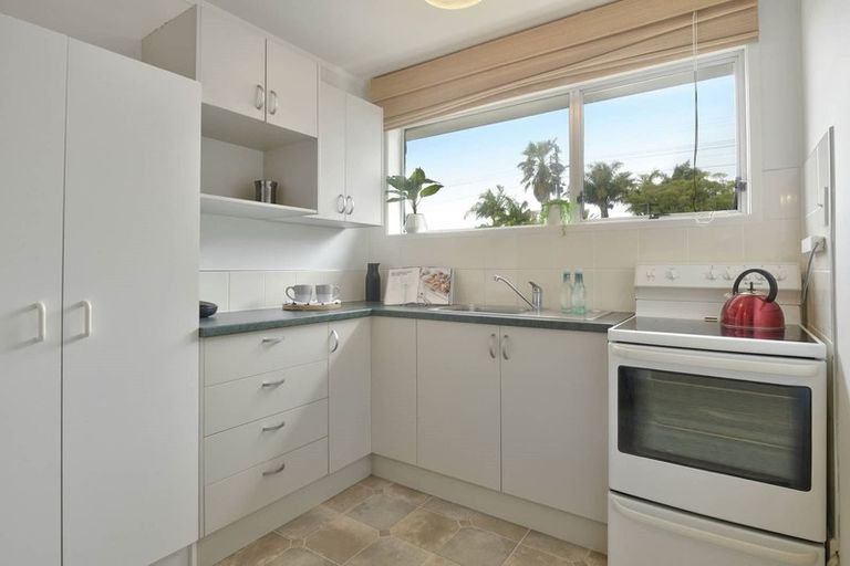 Photo of property in 33b Mccrystal Avenue, Eastern Beach, Auckland, 2012