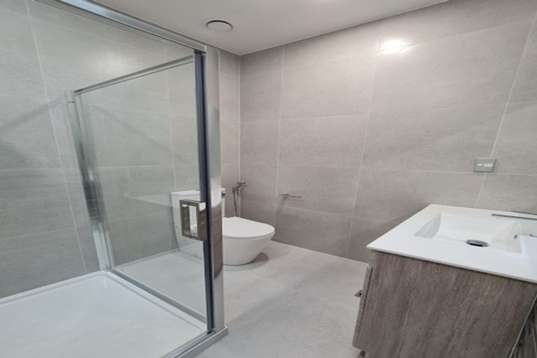 Photo of property in 5/532 Glenfield Road, Glenfield, Auckland, 0629