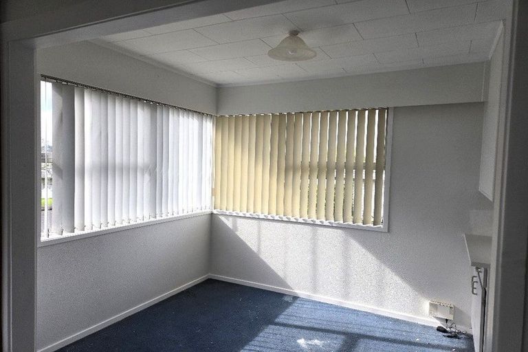 Photo of property in 2/56 Cockayne Crescent, Sunnynook, Auckland, 0620