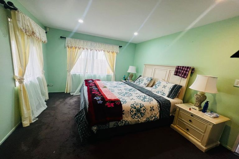 Photo of property in 2 Claywest Place, Glen Eden, Auckland, 0602