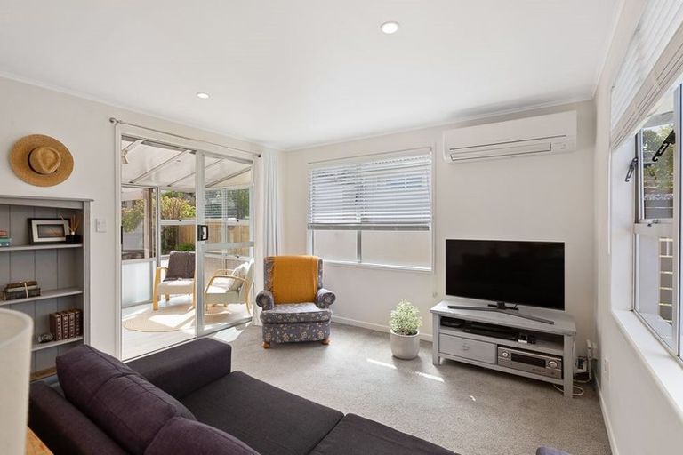 Photo of property in 5 Clensmore Place, Torbay, Auckland, 0630