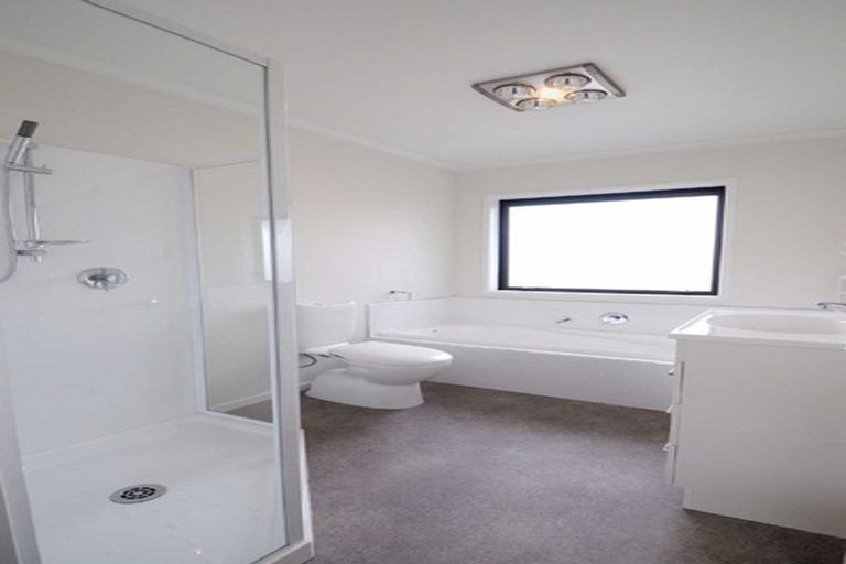 Photo of property in 48 Shillingford Boulevard, Rolleston, 7615