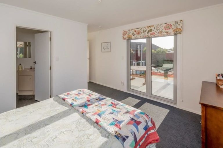 Photo of property in 11 Hastings Street, Waikanae Beach, Waikanae, 5036