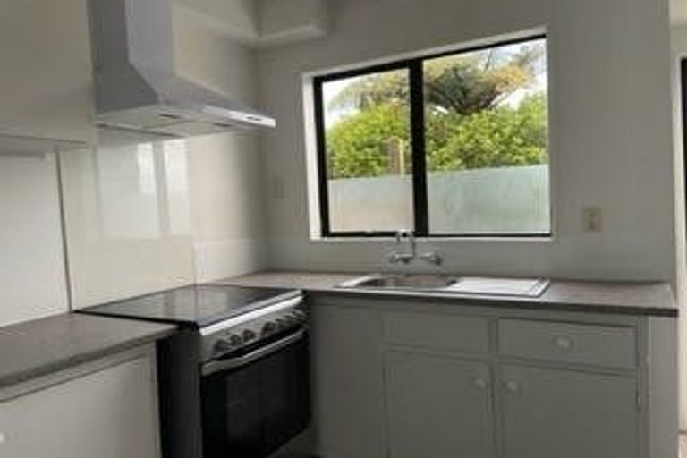 Photo of property in 26a Cheltenham Terrace, Newlands, Wellington, 6037