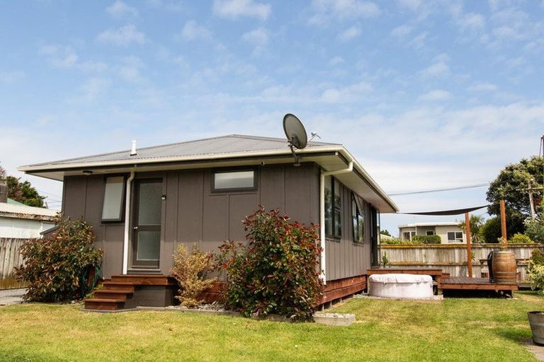 Photo of property in 16 Gawler Street, Te Horo Beach, Otaki, 5581