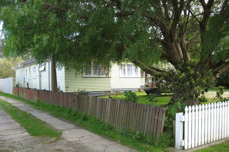 Photo of property in 4 Wood Street, Wainuiomata, Lower Hutt, 5014