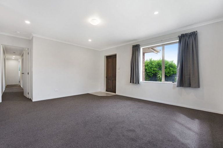 Photo of property in 10a Cade Place, Weymouth, Auckland, 2103