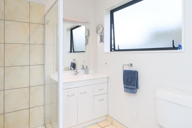 Photo of property in 4 Mckenzie Court, Terrace End, Palmerston North, 4410