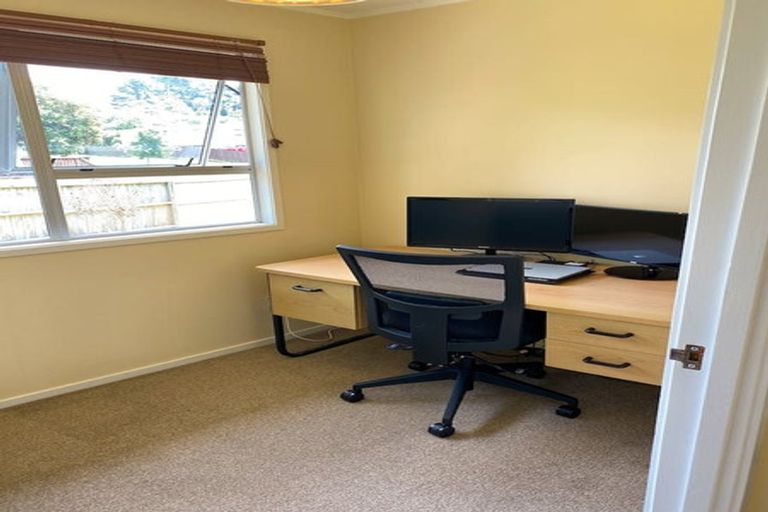 Photo of property in 42 Claverdon Drive, Massey, Auckland, 0614