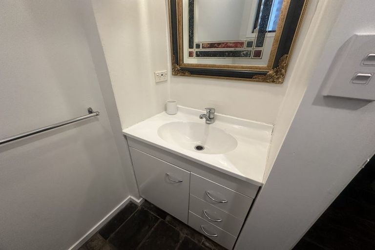 Photo of property in 6 Mckibbin Place, Arrowtown, 9302