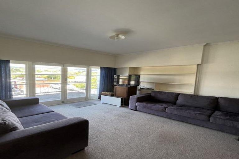 Photo of property in 13a Romney Square, Tawa, Wellington, 5028