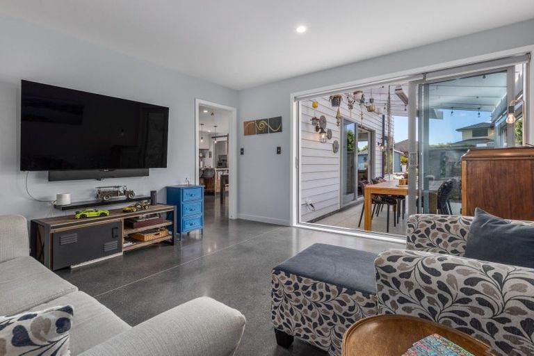 Photo of property in 40 Banks Boulevard, Whitby, Porirua, 5024