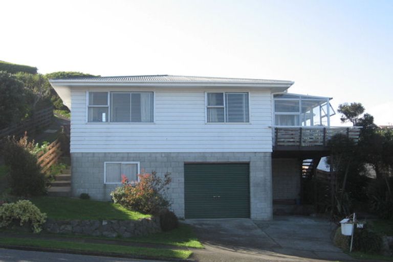 Photo of property in 26 Gloaming Hill, Titahi Bay, Porirua, 5022