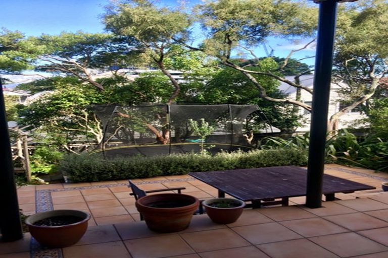 Photo of property in 105 Grant Road, Thorndon, Wellington, 6011