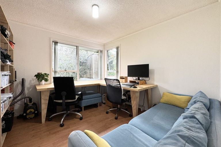 Photo of property in 6 Cottam Grove, Northcross, Auckland, 0632