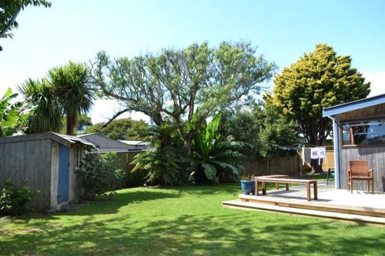 Photo of property in 19 Donnelly Street, Oakura, 4314