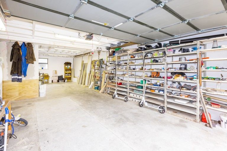 Photo of property in 18 Robertson Street, Elderslea, Upper Hutt, 5018