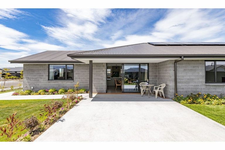 Photo of property in 3 Mccahon Drive, Rangiora, 7400