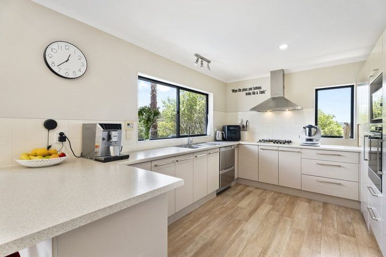 Photo of property in 14 Coralsea Way, Arkles Bay, Whangaparaoa, 0932