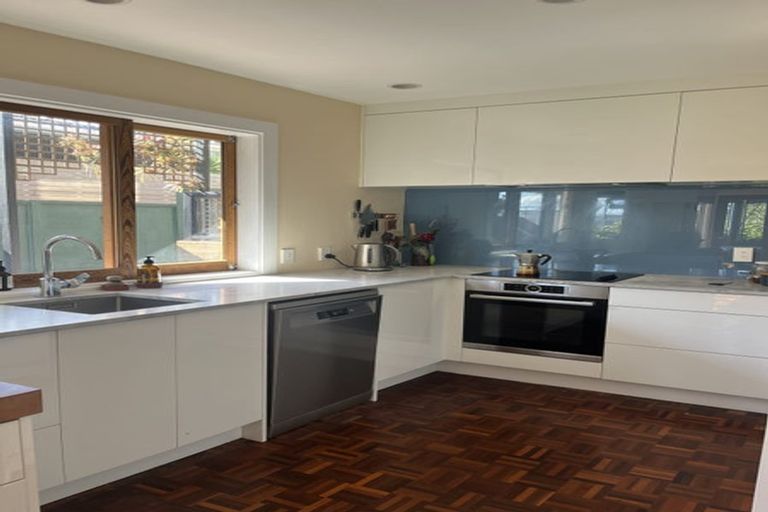 Photo of property in 2/36 Beulah Avenue, Rothesay Bay, Auckland, 0630