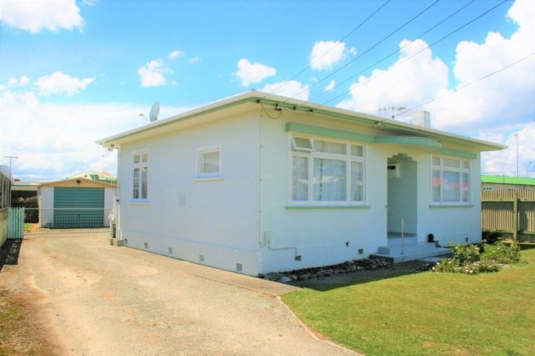 Photo of property in 6 Carlisle Street, Levin, 5510