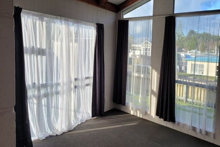 Photo of property in 24 Maire Street, Inglewood, 4330