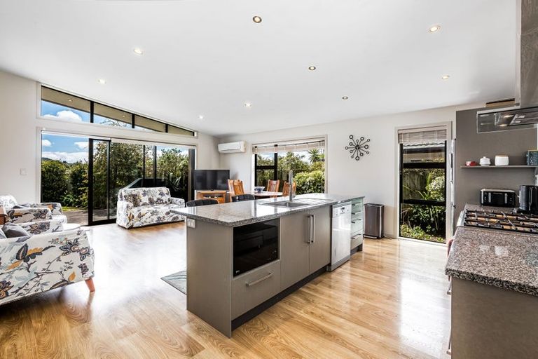 Photo of property in 98 Navigation Drive, Whitby, Porirua, 5024