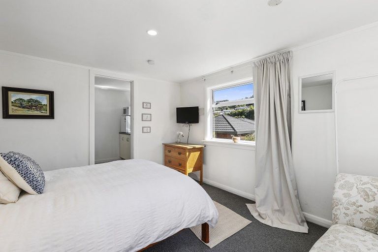 Photo of property in 15 Glanmire Road, Newlands, Wellington, 6037