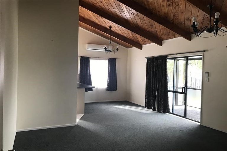 Photo of property in 2/48 Bellfield Road, Opaheke, Papakura, 2113