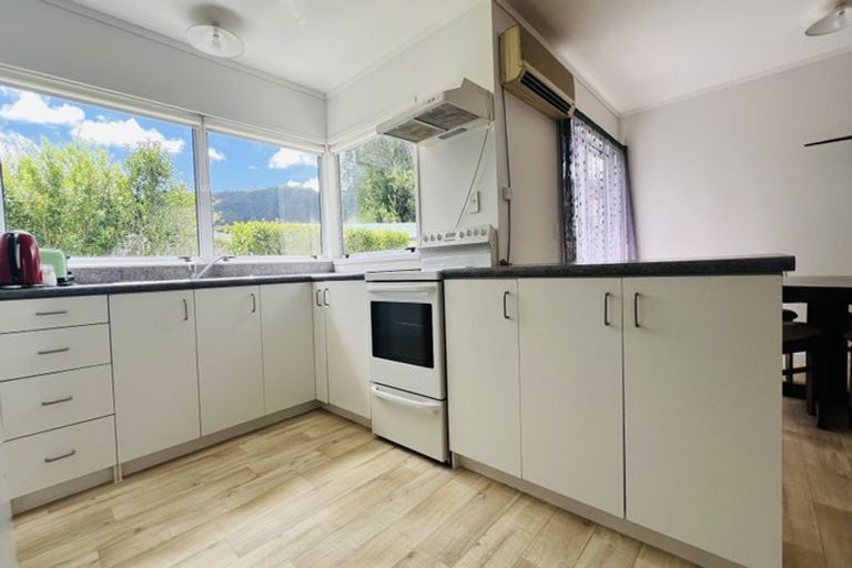 Photo of property in 98 Victoria Street, Coromandel, 3506