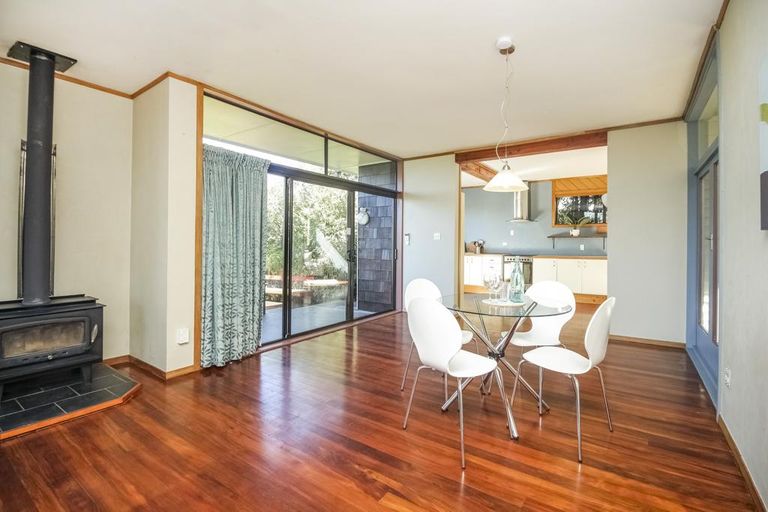 Photo of property in 10 Mceldowney Road, Titirangi, Auckland, 0604