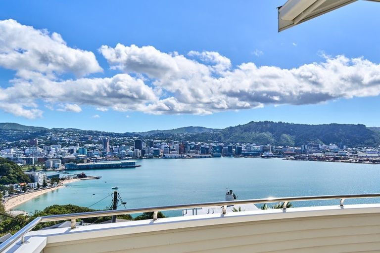 Photo of property in 43 The Crescent, Roseneath, Wellington, 6011