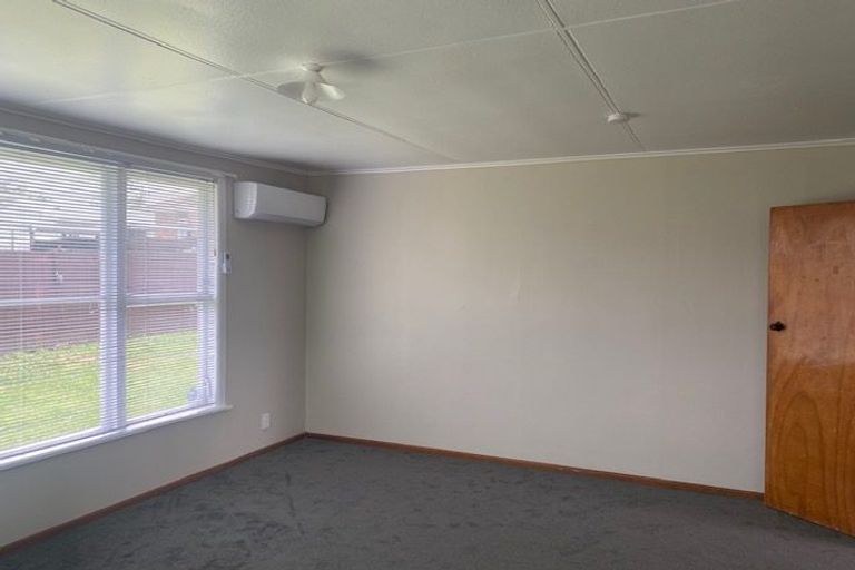 Photo of property in 3164 Great North Road, New Lynn, Auckland, 0600